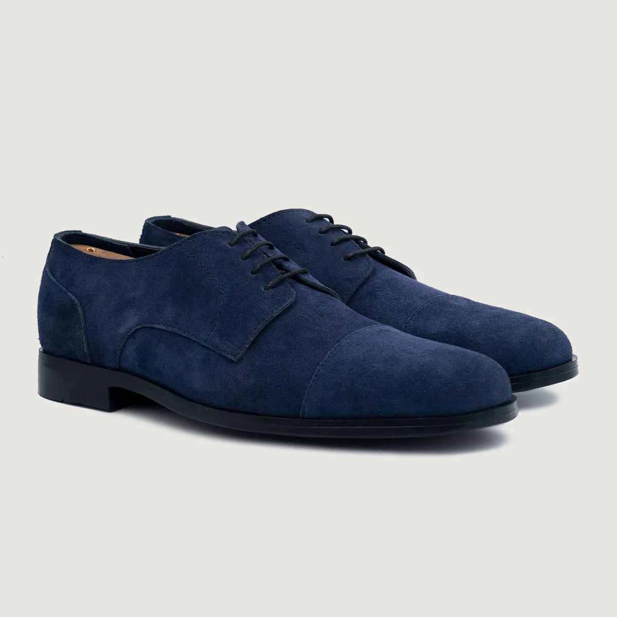 Attorney Derby Midnight Синий Suede Кожаная обувь для Мужчин For Men in Midnight Blue Goatskin Suede - Вид сбоку | Купить в официальном онлайн-магазине