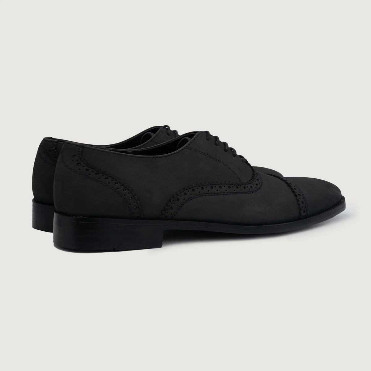 High-Traction Rubber Outsole & Lug Tread Pattern on Greyson Brogues Oxford Черный Nubuck Кожаная обувь для Мужчин For Men