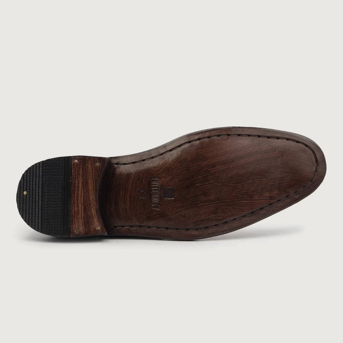 High-Traction Rubber Outsole & Lug Tread Pattern on Clarkson Chelsea Черный Suede Кожаные ботинки для Мужчин For Men