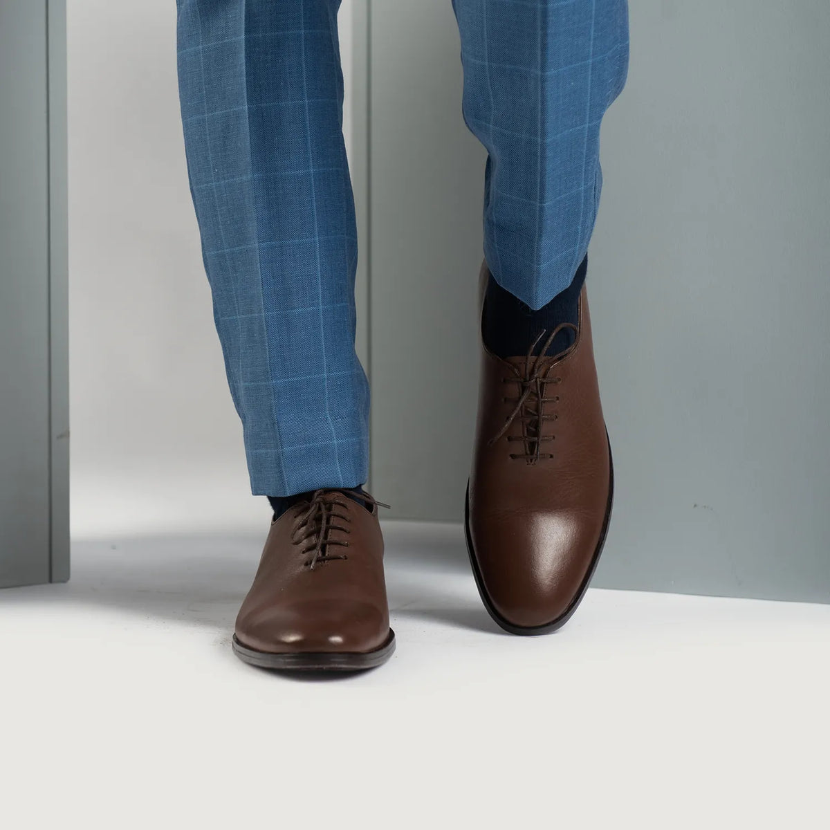 Tailored Rib Cuffs & Hem Craftsmanship Construction Detail on Director Wholecut Коричневый Кожаная обувь для Мужчин For Men