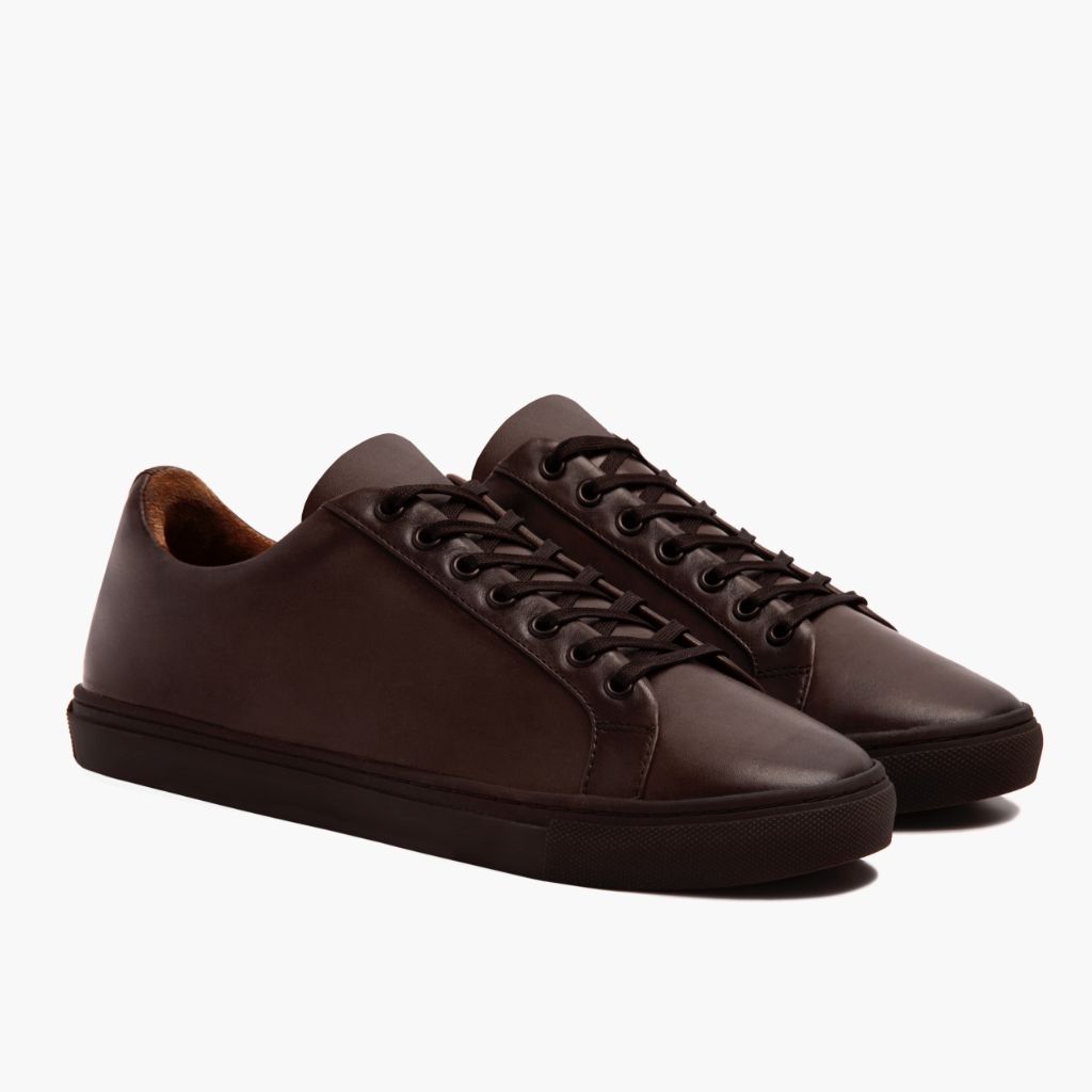 Premier Low Top Old English Кожаные кеды для Мужчин For Men in Classic Full-Grain Leather - Вид сбоку | Купить в официальном онлайн-магазине