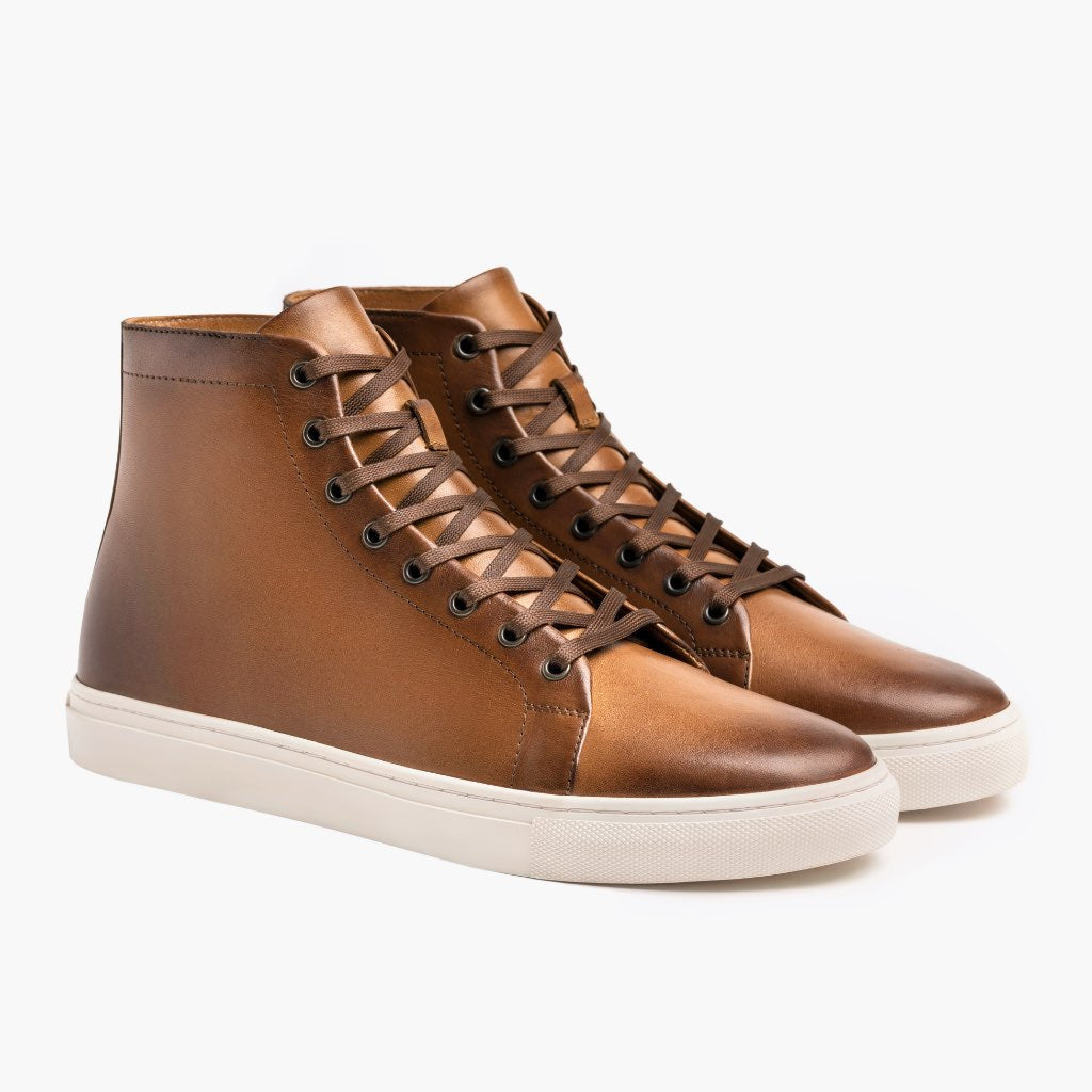 Premier High Top Toffee Кожаные кеды для Мужчин For Men in Classic Full-Grain Leather - Вид сбоку | Купить в официальном онлайн-магазине