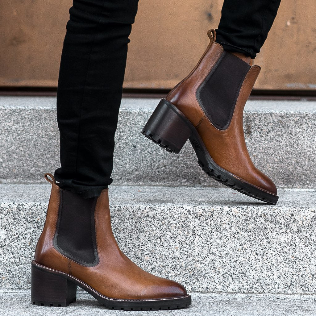 Cushioned Leather Insole & Ergonomic Arch Support Construction Detail