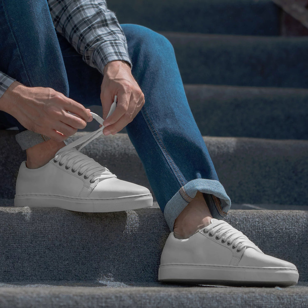 High-Traction Rubber Outsole & Lug Tread Pattern on Murphy Low Top White Кожаные кеды для Мужчин