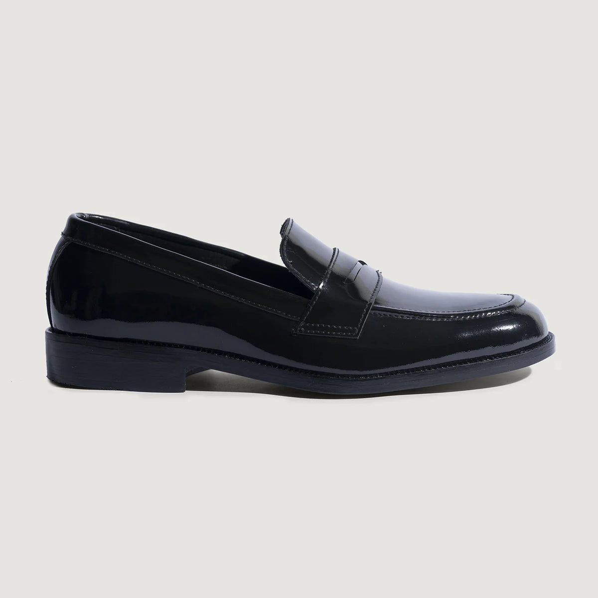 Patent Black Full-Grain leather Loafers - Рантовая конструкция Goodyear Welt и носок обуви