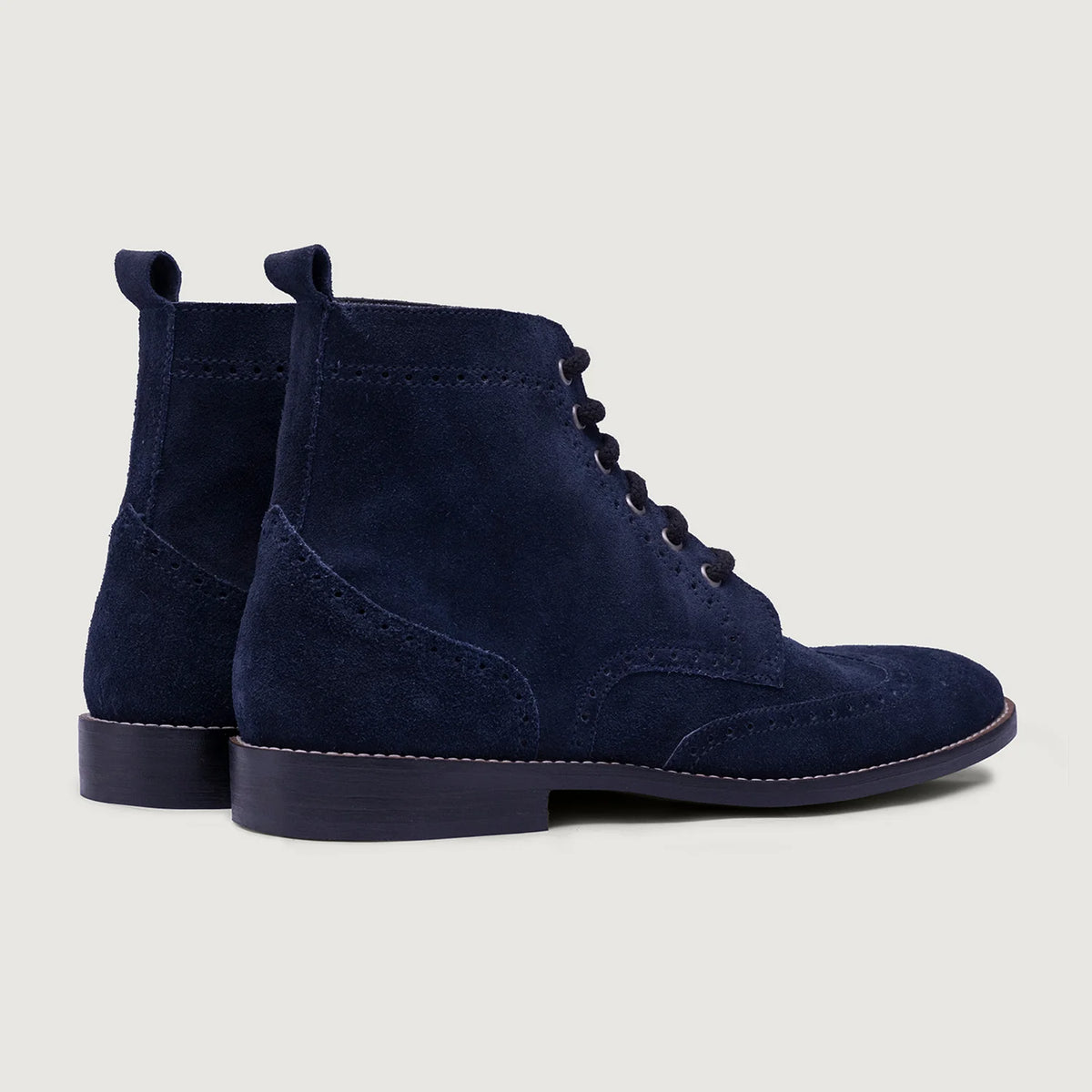 Крупный план деталей of Classic Collar & Heavy-Duty Zipper Hardware on Duster Brogues Blue Suede Leather Boots StudGuard For Men