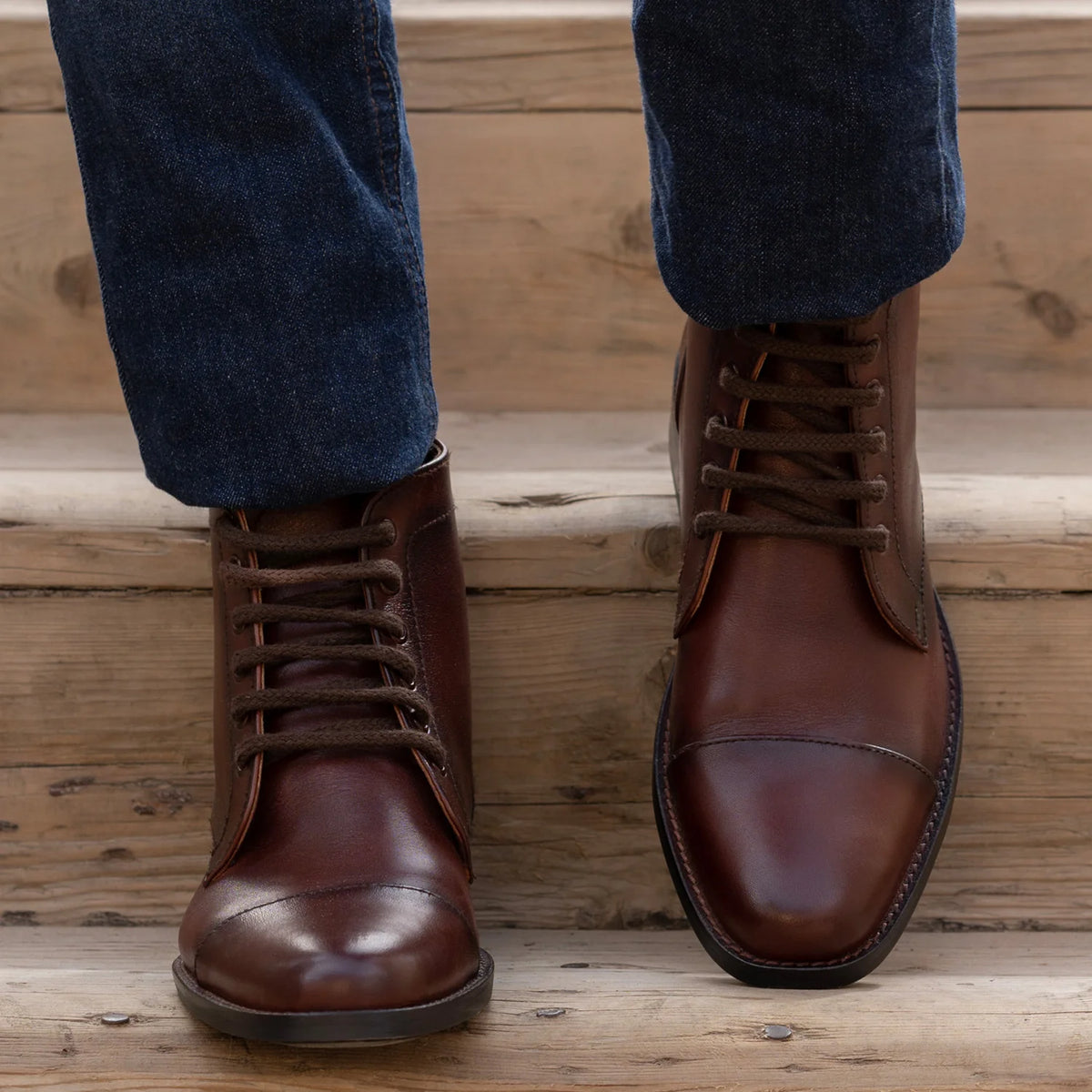 Cushioned Leather Insole & Ergonomic Arch Support Construction Detail