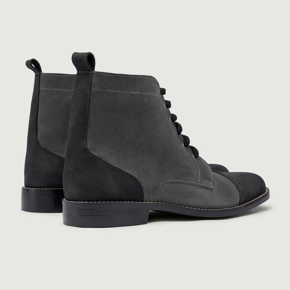 High-Traction Rubber Outsole & Lug Tread Pattern on Knight Derby Grey & Черный Кожаные ботинки - StudGuard для Мужчин