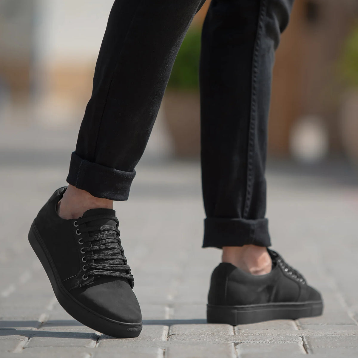 Black Full-Grain leather Sneakers - Рантовая конструкция Goodyear Welt и носок обуви