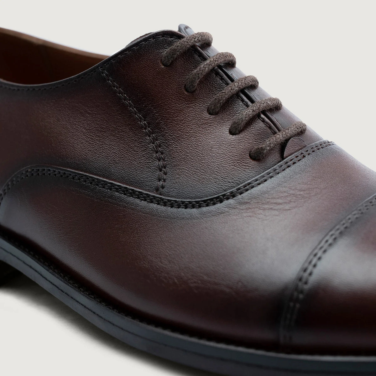 Cushioned Leather Insole & Ergonomic Arch Support Construction Detail