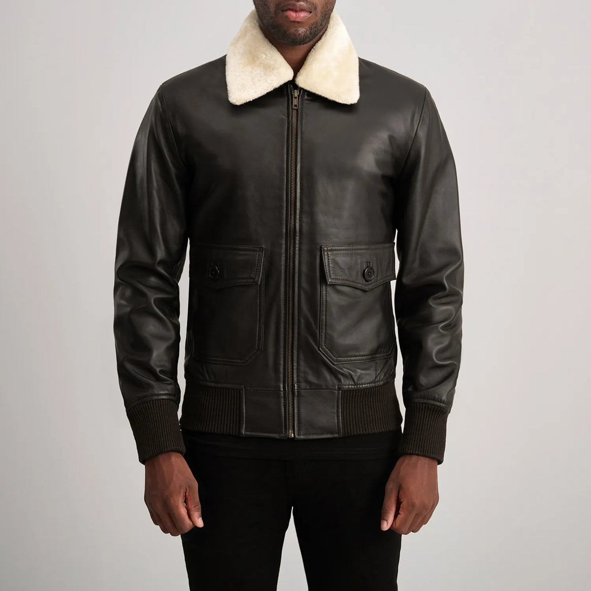 
Крупный план деталей of Shirt with Removable Fur & Zipper Hardware on Airin G-1 Коричневый & Cream Кожаный бомбер для Мужчин