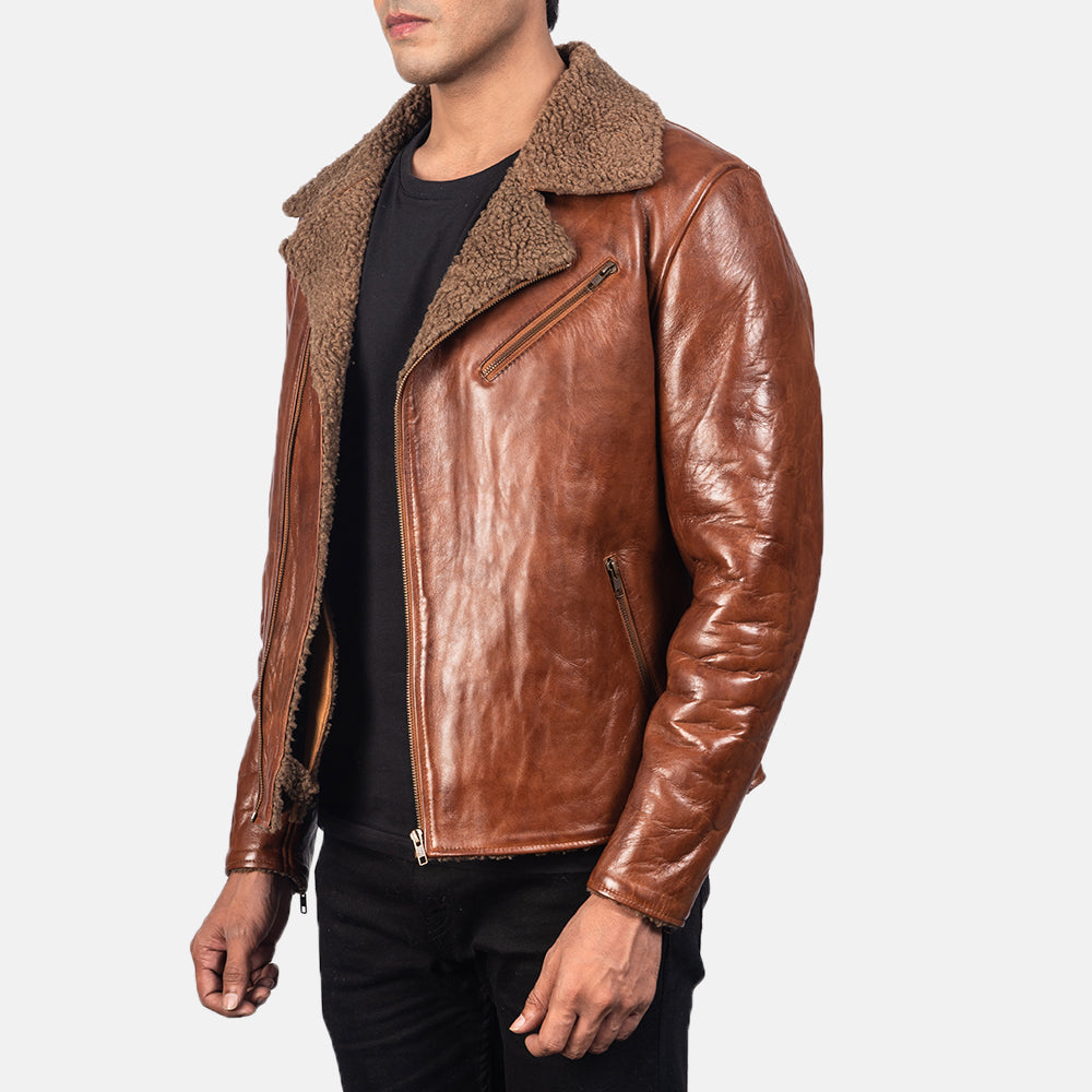 
Brown Sheepskin Leather Biker Jacket - Вид сзади, подчеркивающий посадку по плечам и ровный край