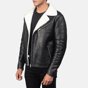 
Black Sheepskin Leather Biker Jacket - Вид сзади, подчеркивающий посадку по плечам и ровный край