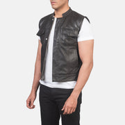 
Brown Sheepskin Leather Biker Jacket - Вид сзади, подчеркивающий посадку по плечам и ровный край