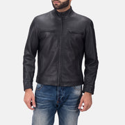 
Austere Matte Черный Кожаная куртка-косуха для Мужчин in Black Calfskin Matte - Вид спереди и приталенный силуэт | Купить в официальном онлайн-магазине