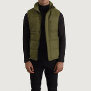 
Bryan Оливковый Утепленный жилет для Мужчин in Green Full-Grain Leather - Вид спереди и приталенный силуэт | Купить в официальном онлайн-магазине