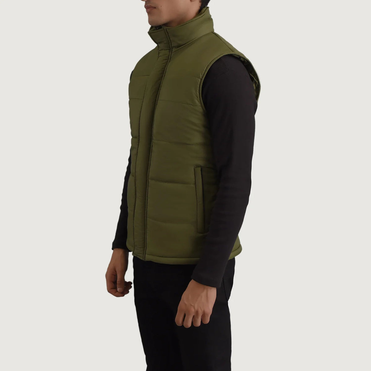 
Green Full-Grain leather Vest - Вид сзади, подчеркивающий посадку по плечам и ровный край