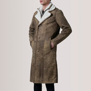 
Cai Distressed Коричневый Leather Shearling Кожаное пальто для Мужчин For Men - Вид сбоку, демонстрирующий эргономичный крой рукава