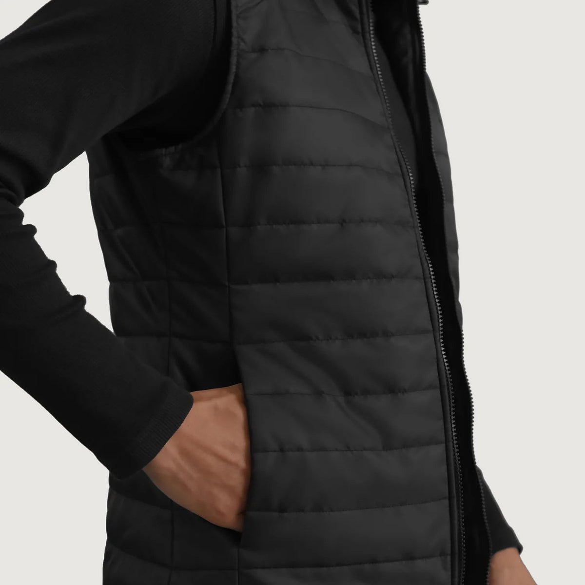 
Вид подкладки Showing Quilted Viscose Lining & Два функциональных внутренних кармана
