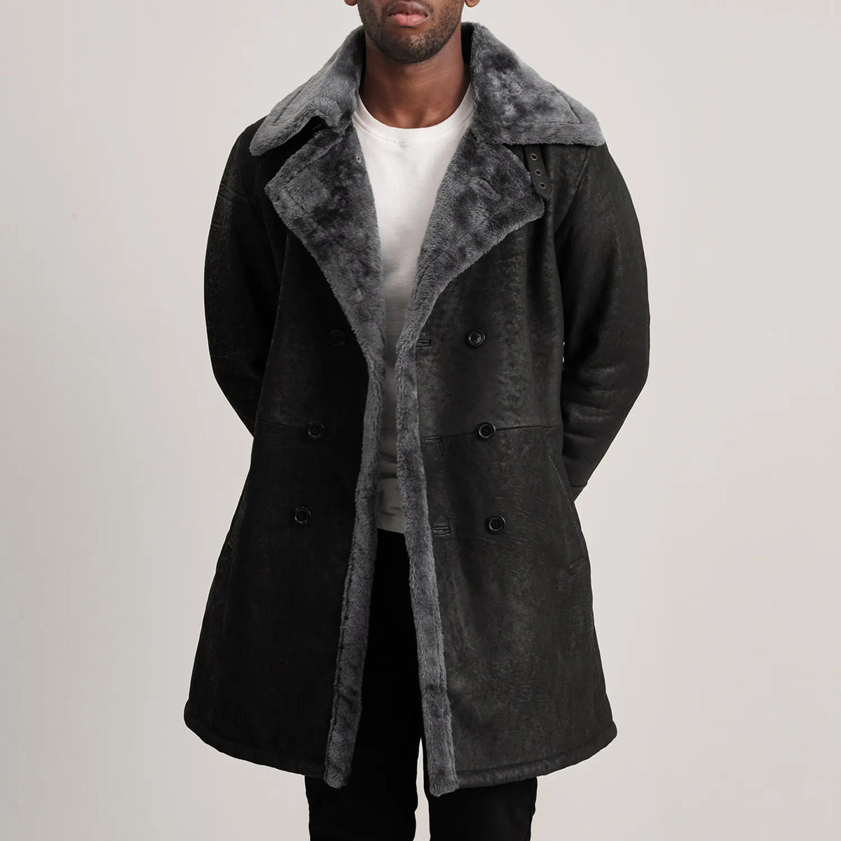 
Charles Brown Suede Leather Shearling Double-Breasted Coat in Brown Goatskin Suede - Вид спереди и приталенный силуэт | Купить в официальном онлайн-магазине
