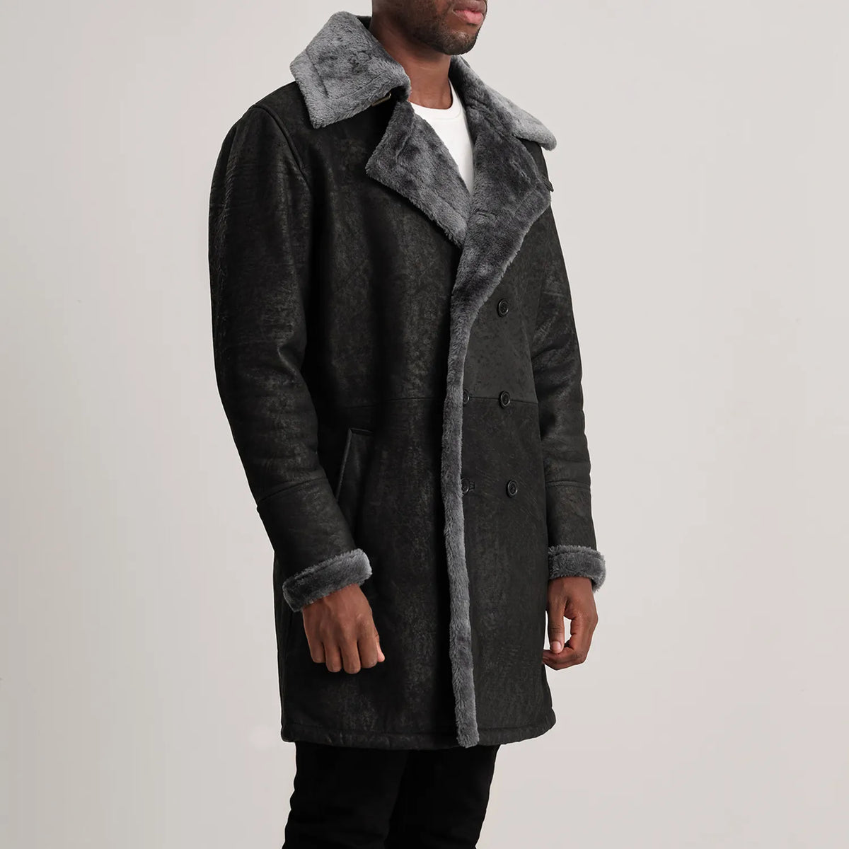 
Brown Goatskin Suede Aviator Jacket - Вид сзади, подчеркивающий посадку по плечам и ровный край