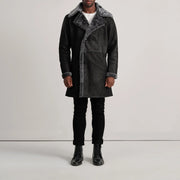 
Charles Brown Suede Leather Shearling Double-Breasted Coat - Вид сбоку, демонстрирующий эргономичный крой рукава