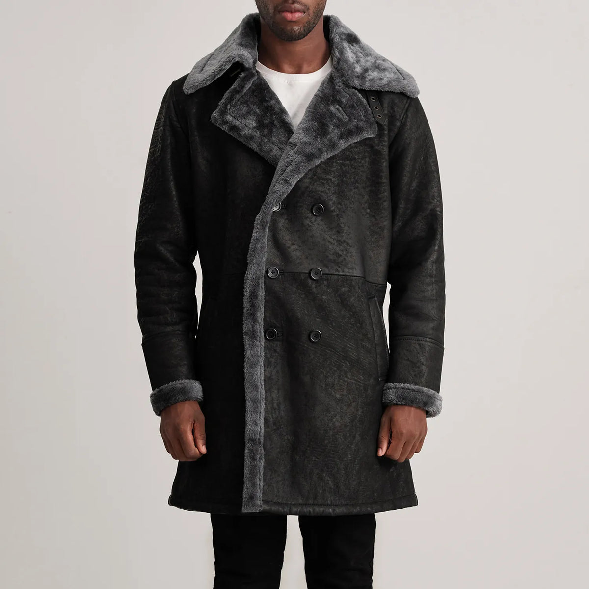 
Крупный план деталей of Notch & Button Hardware on Charles Brown Suede Leather Shearling Double-Breasted Coat