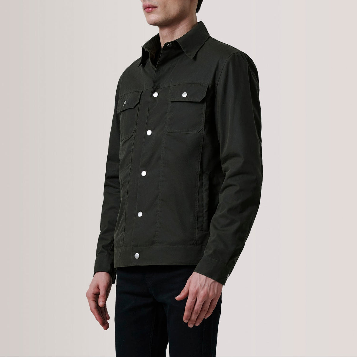 
Colberto Olive Waxed Canvas Trucker Кожаная куртка для Мужчин For Men - Вид сбоку, демонстрирующий эргономичный крой рукава
