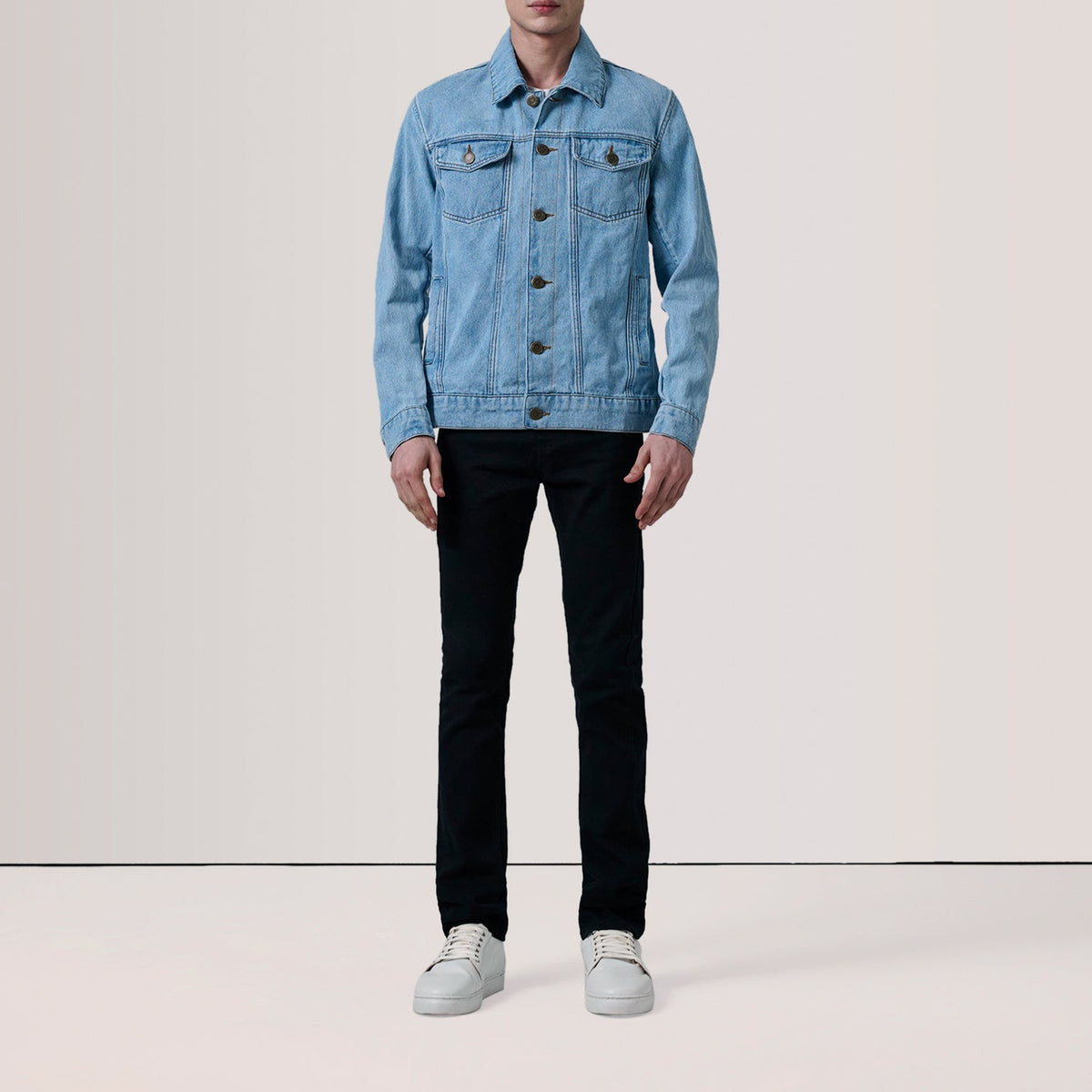 
Light Blue Full-Grain leather Jacket - Вид сзади, подчеркивающий посадку по плечам и ровный край