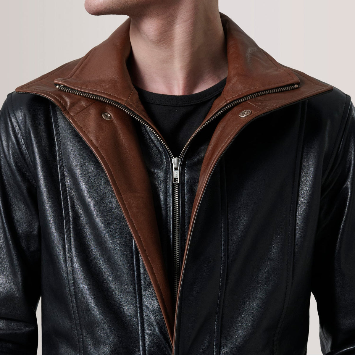 
Вид подкладки Showing Quilted Polyester Lining & Два функциональных внутренних кармана