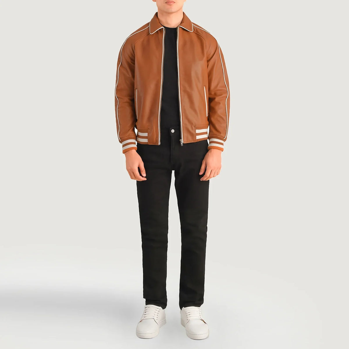 
Cooper Рыжий Коричневый Leather Varsity Кожаная куртка для Мужчин - Вид сбоку, демонстрирующий эргономичный крой рукава