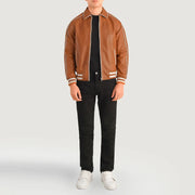 
Cooper Рыжий Коричневый Leather Varsity Кожаная куртка для Мужчин - Вид сбоку, демонстрирующий эргономичный крой рукава