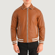 
Крупный план деталей of Shirt collar & Zipper Hardware on Cooper Рыжий Коричневый Leather Varsity Кожаная куртка для Мужчин