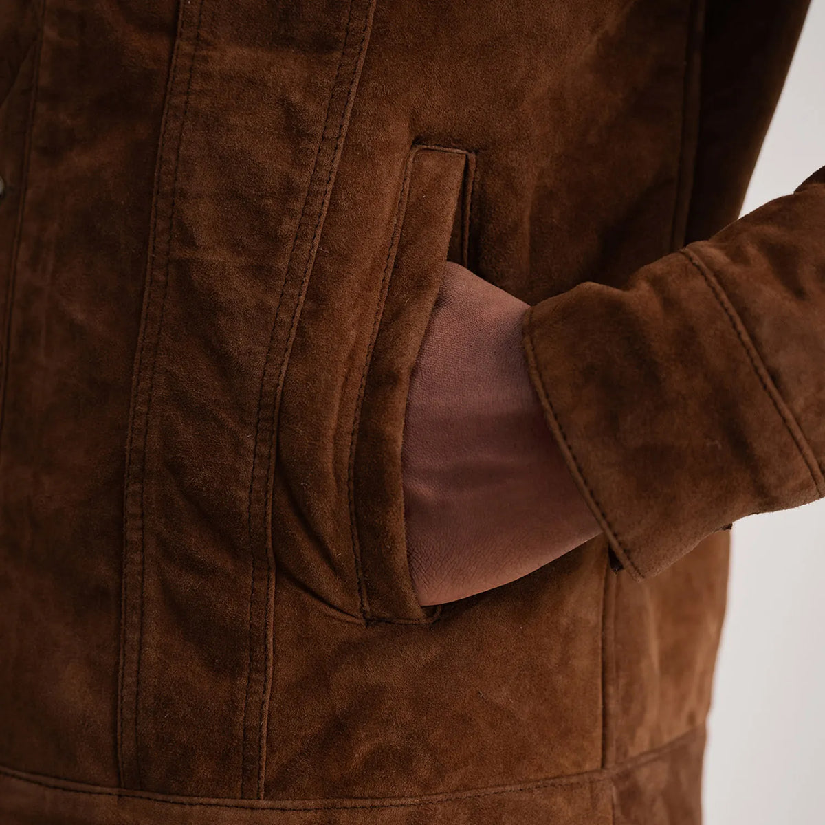 
Вид подкладки Showing Fully Faux Fur Lined & Два функциональных внутренних кармана
