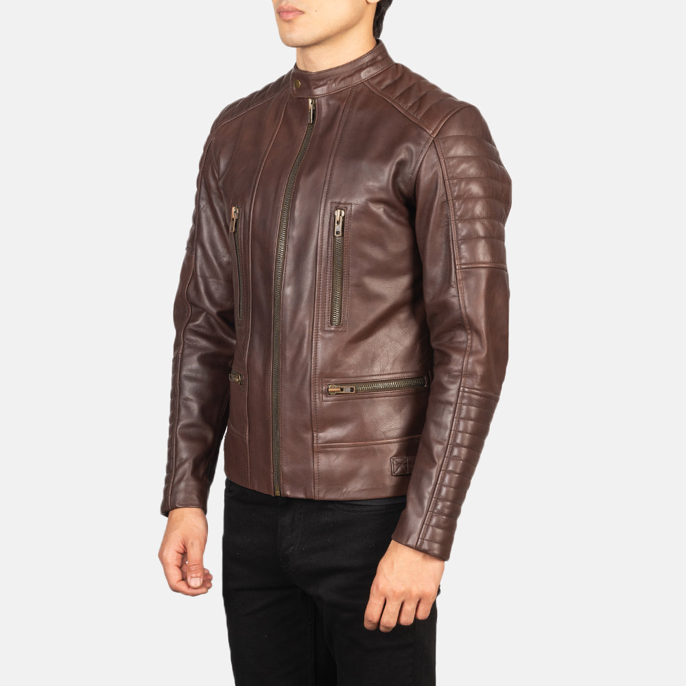 
Как выглядит на человеке:  Damian Grey Suede Biker Jacket на модели — естественные складки при дневном свете