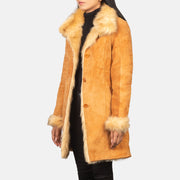 
Distressed Beige Goatskin Suede Leather Coat - Вид сзади, подчеркивающий посадку по плечам и ровный край