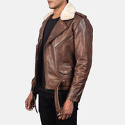 
Как выглядит на человеке:  Furton Black Leather Biker Jacket на модели — естественные складки при дневном свете