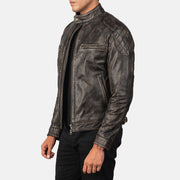 
Distressed Brown Goatskin Leather Biker Jacket - Вид сзади, подчеркивающий посадку по плечам и ровный край