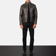 
Крупный план деталей of Band with snap buttons & Zipper Hardware on Gatsby Quilted Distressed Brown Leather Jacket