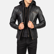 Крупный план деталей of Band with Snap Button &amp; Zipper Hardware on Hector Черная Hooded Кожаная косуха мужская