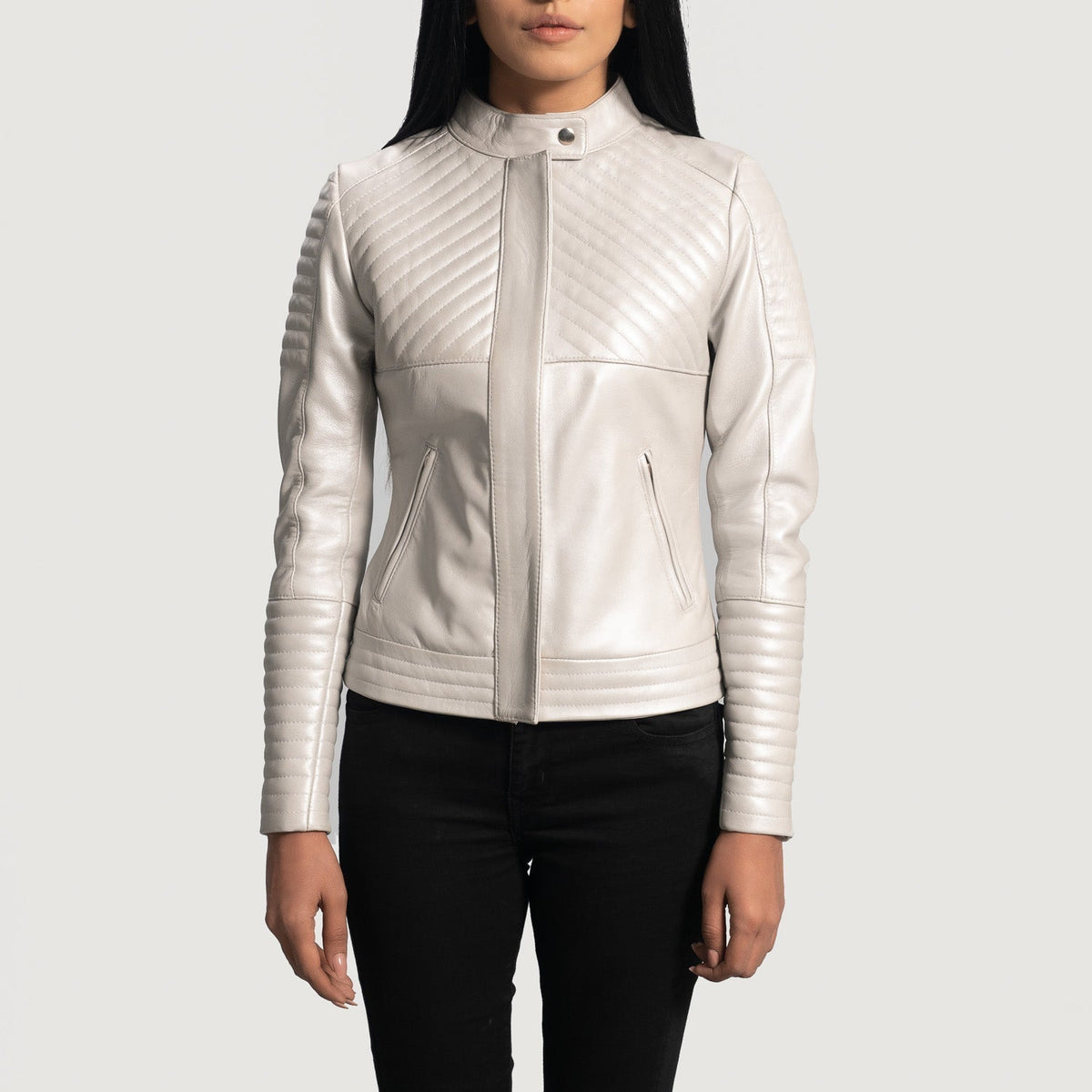 Ice Maiden Silver Quilted Leather Biker Jacket in Silver Sheepskin Leather - Вид спереди и приталенный силуэт | Купить в официальном онлайн-магазине