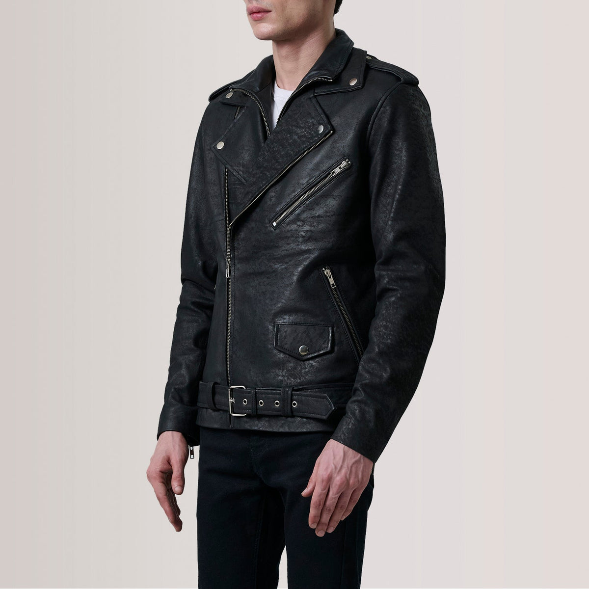 
Kole Distressed Черный Leather Double Rider Кожаная куртка для Мужчин - Вид сбоку, демонстрирующий эргономичный крой рукава