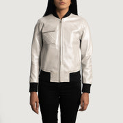 
Silver Sheepskin Leather Bomber Jacket - Вид сзади, подчеркивающий посадку по плечам и ровный край
