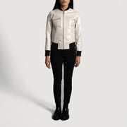 
Крупный план деталей of Varsity & Zipper Hardware on Lana Silver Кожаный бомбер для Женщин