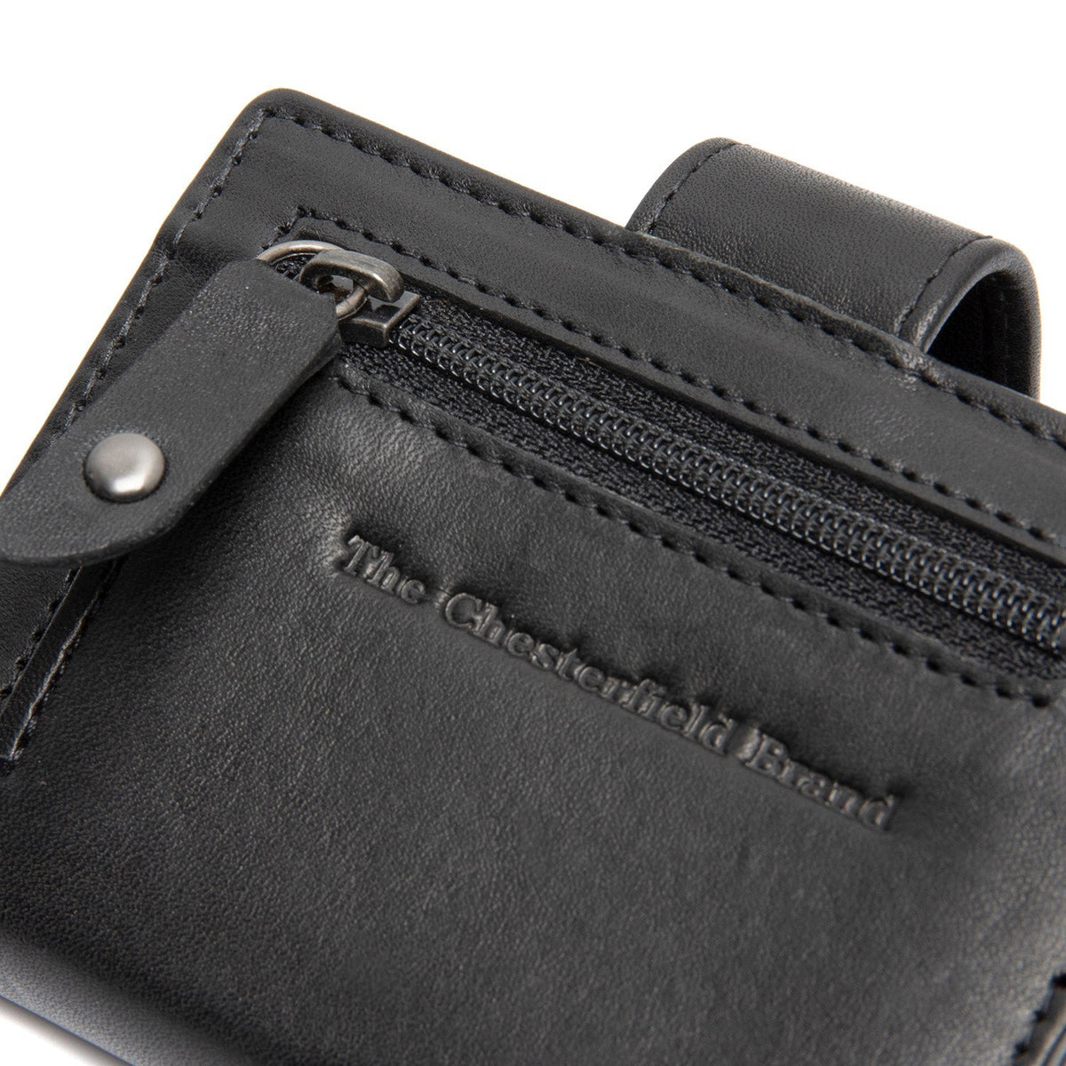 
Solid Antique Brass Hardware & Heavy-Duty Dual Zipper Detail on Barrea Цельнозерновая кожа Картхолдер