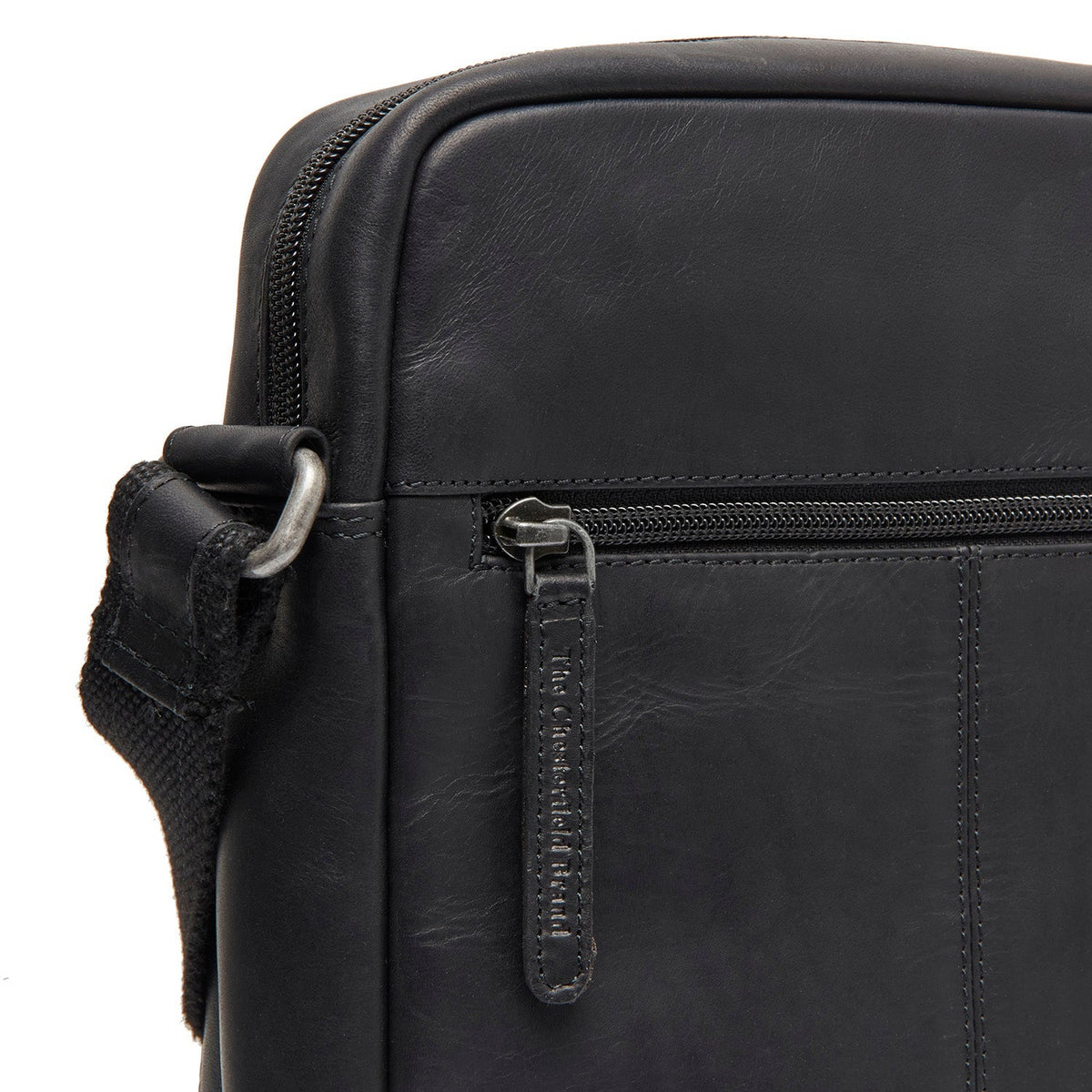 
Solid Antique Brass Hardware & Heavy-Duty Dual Zipper Detail on Anzora Кожаная сумка-кроссбоди