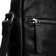 
Solid Antique Brass Hardware & Heavy-Duty Dual Zipper Detail on Dessau Кожаная сумка-кроссбоди