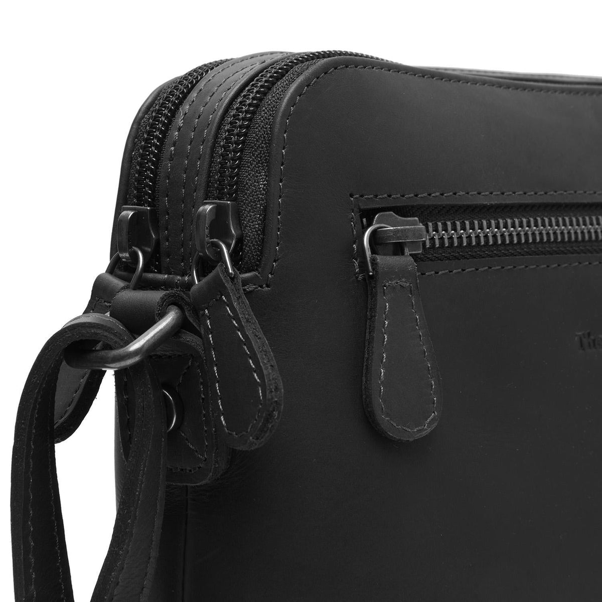 
Classic 100% Full-Grain leather Bag - Вид сзади с усиленными кожаными ремнями и прострочкой