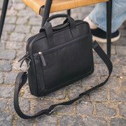 
Classic 100% Full-Grain leather Briefcase - Вид сзади с усиленными кожаными ремнями и прострочкой