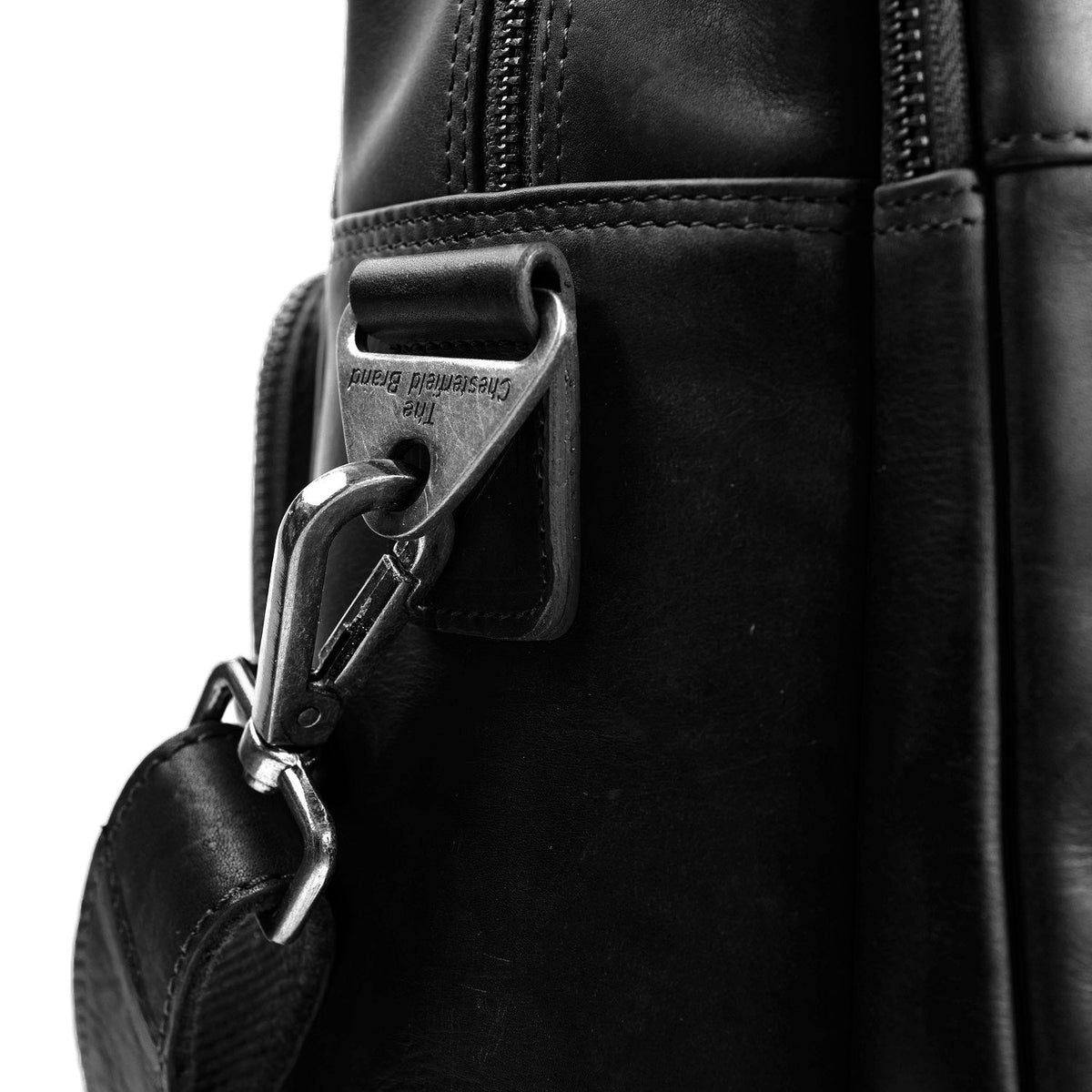 
Вид подкладки Showing Dedicated Padded Laptop Sleeve & Multi-Compartment Organization